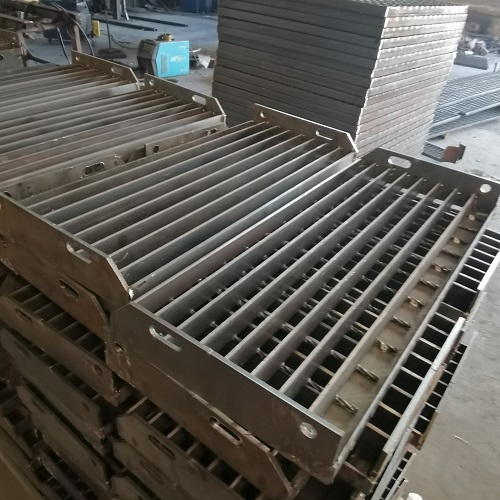 鋼梯踏步鋼格柵鋼格板三大特點