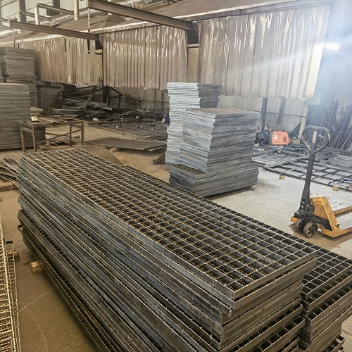 平臺鋼格板鋼格柵排水與通風(fēng)效果