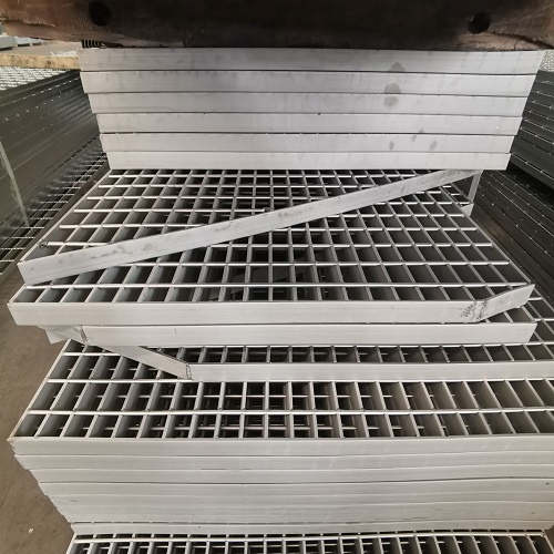 鋼格柵材質怎么挑？一文讀懂碳鋼、不銹鋼的優劣勢