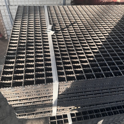 環(huán)衛(wèi)工程鋼格板常見用途與選型