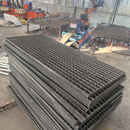 光伏平臺鋼格板用途與結構優勢解析